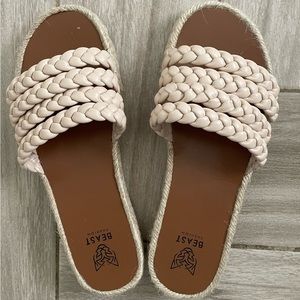 Beast brand ladies open toe casual sandals, size 9.